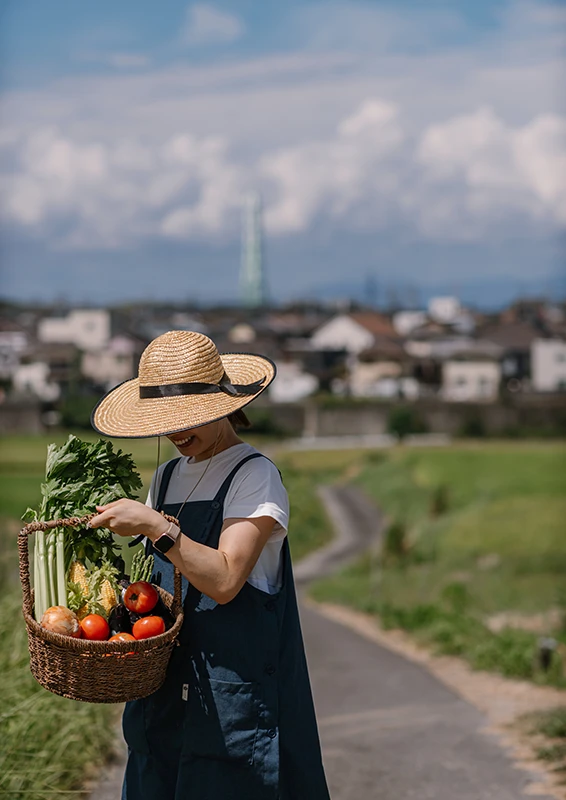 自社菜園で大切に育てる新鮮な果物